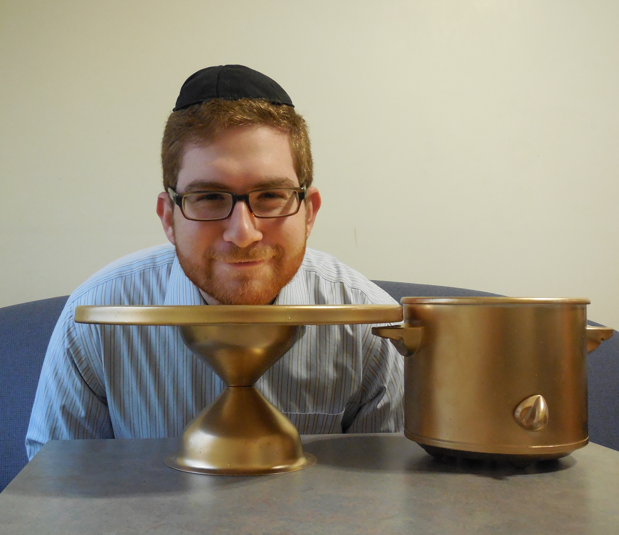 Avrumi Weiser, People\'s Choice Winner of the 2013 Cholent Cook-off and Bake-off, with his "Golden Crock Pot" and "Golden Platter" awards.